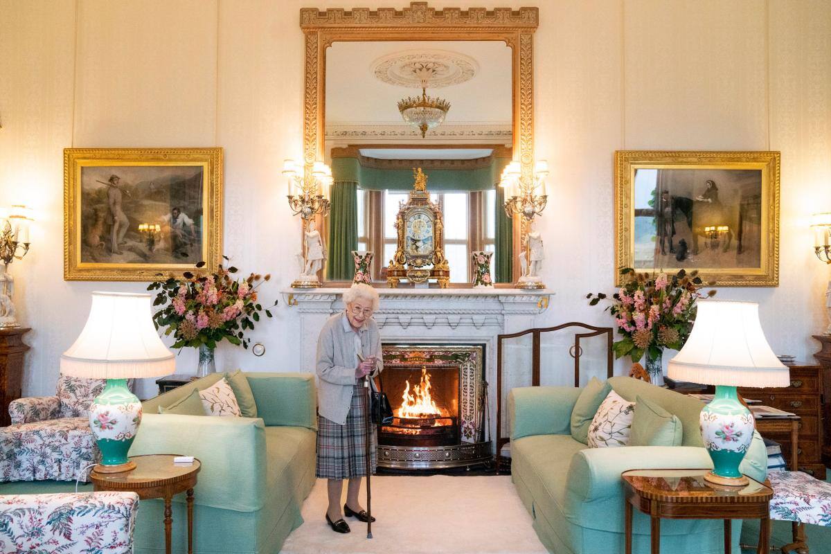 El mundo está en vilo por la salud de la reina Isabel II