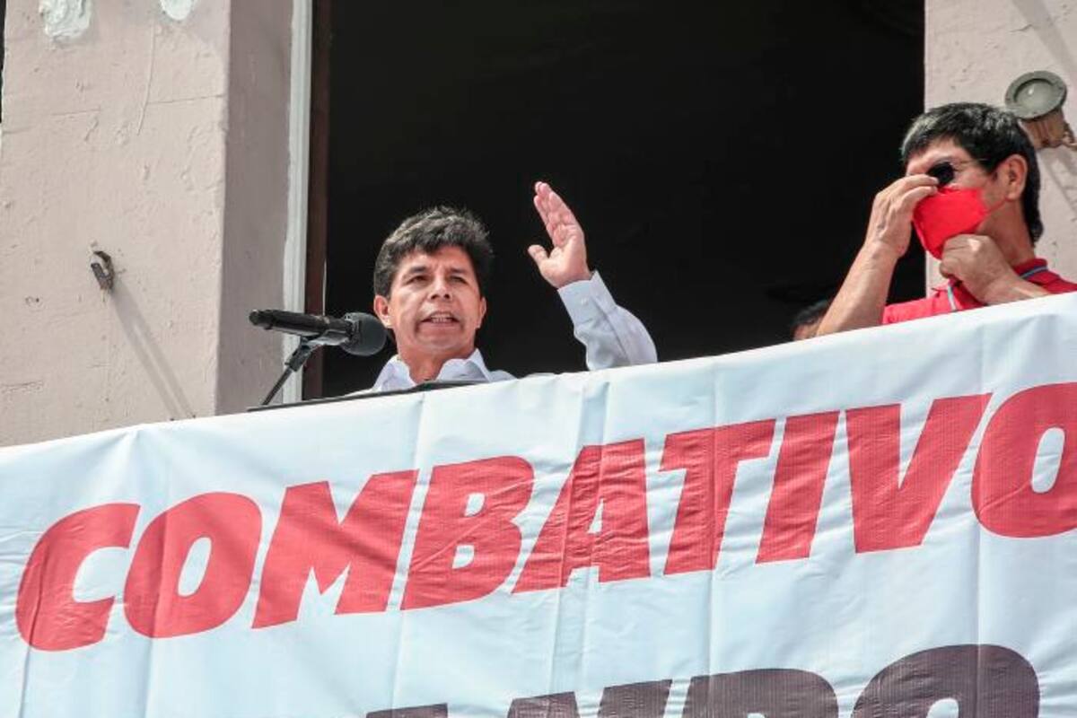 Fiscalía de Perú amplía investigación contra el presidente por corrupción