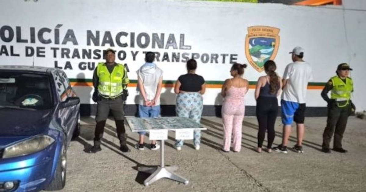 A la cárcel tres mujeres y dos hombres que viajaban con billetes falsos