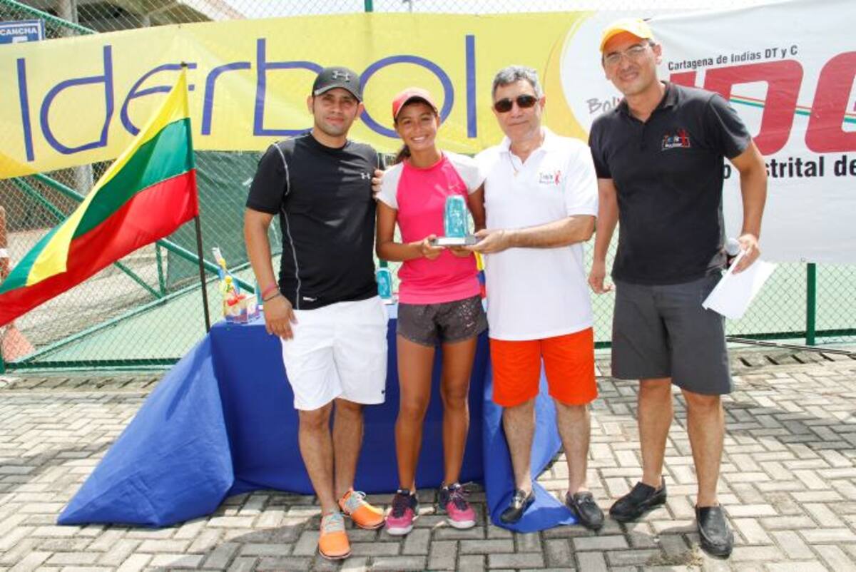 Walter Severiche, coordinador, Angie Yepes, campeona sub14, Jorge Sierra, presidente de la Liga y Gustavo Rodríguez, coordinador. Aroldo Mestre-El Universal