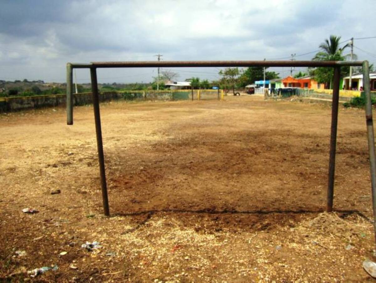 La cancha deportiva del barrio Miraflores, en Villanueva, está en muy mal estado. SILFREDO LIGARDO - EL UNIVERSAL