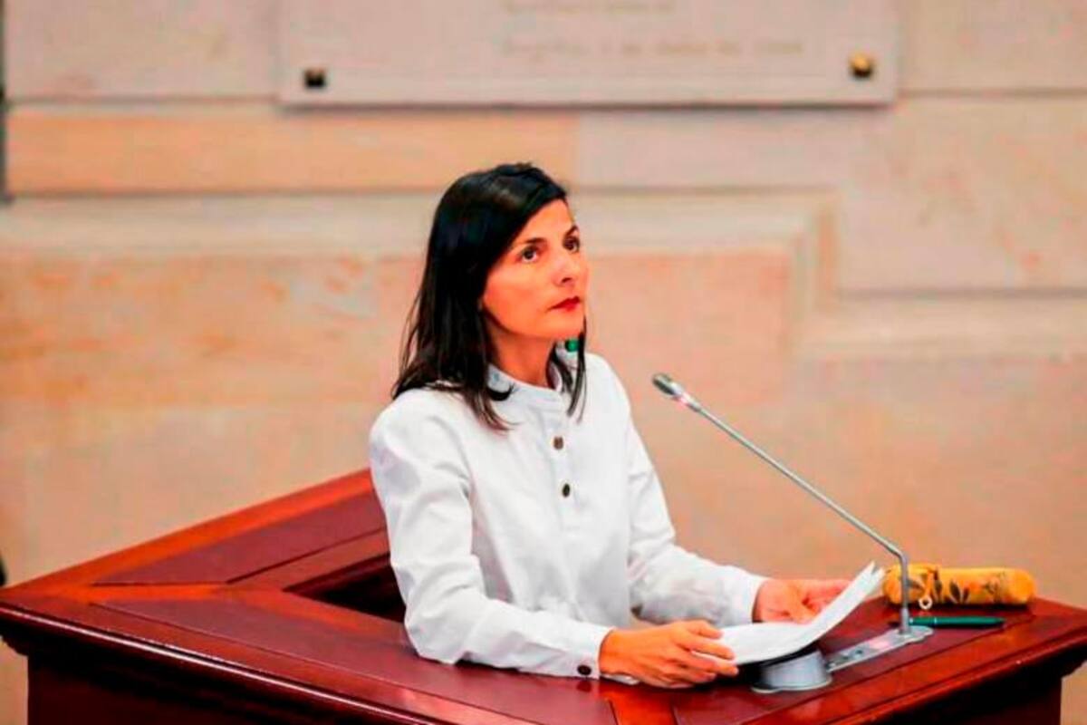 Moción de censura a ministra de Minas se votará el próximo martes