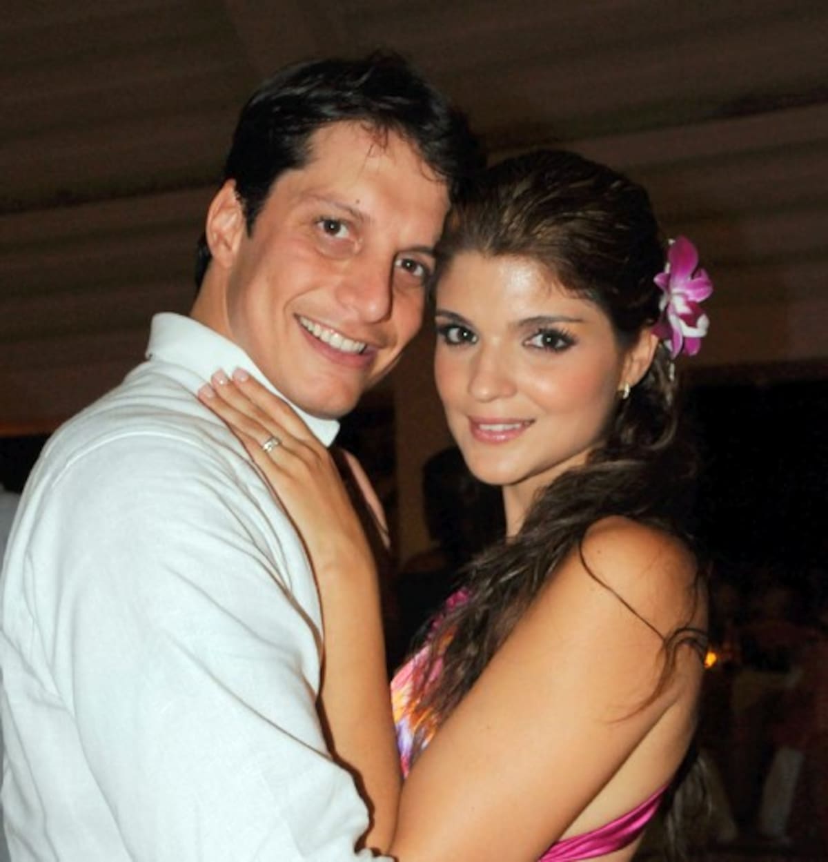 Juan Pablo Becerra y su esposa Stephany Solórzano COLPRENSA