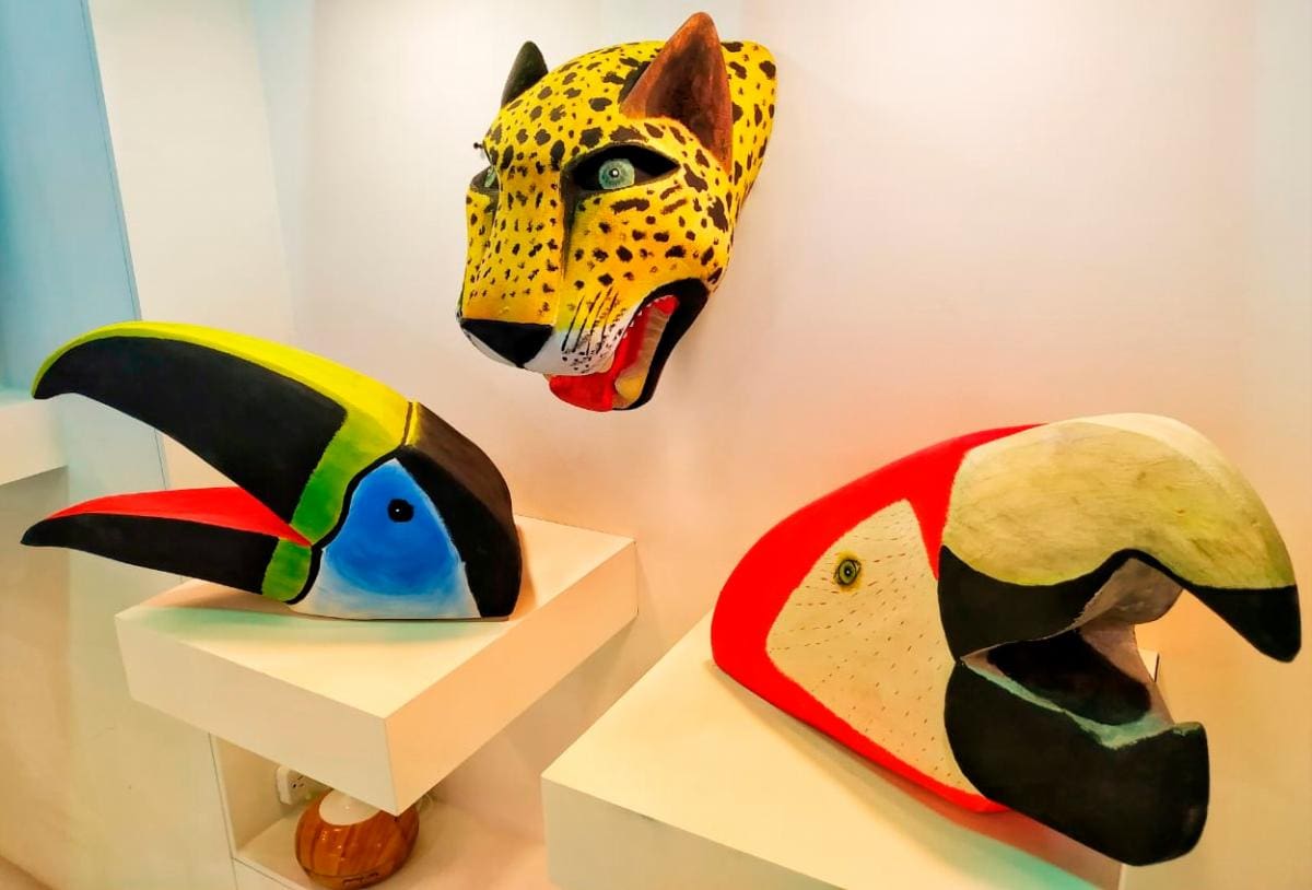 La creatividad y el diseño marcan la pauta en esta vitrina expositora.