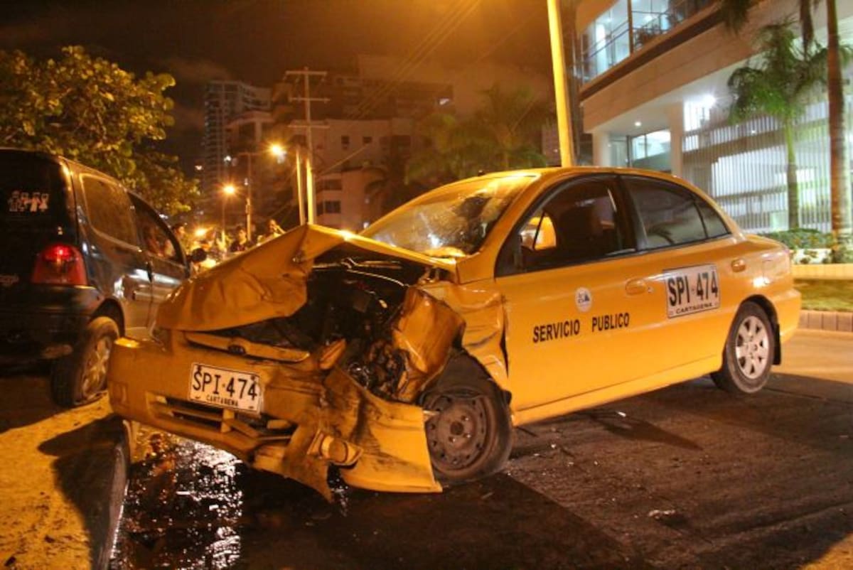 El taxi se llevó la peor parte del accdiente NAYIB GAVIRIA - EL UNIVERSAL.COM.CO