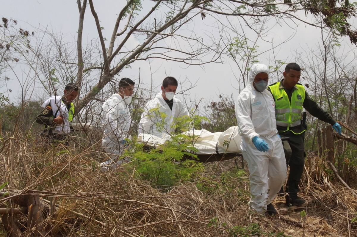 Levantamiento de cuerpo hallado en Barranquilla. RAFAEL POLO AVELLANEDA / COLPRENSA