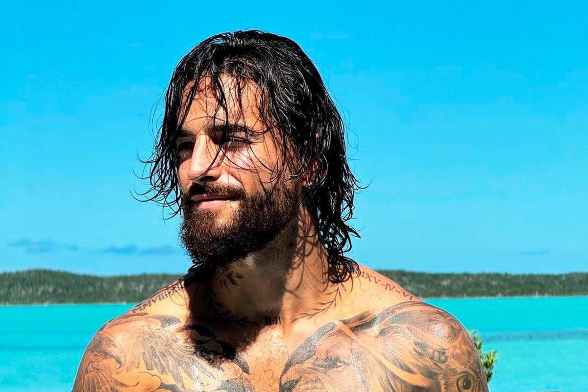Con sensual baile, Maluma sacó el espíritu navideño para sus fans