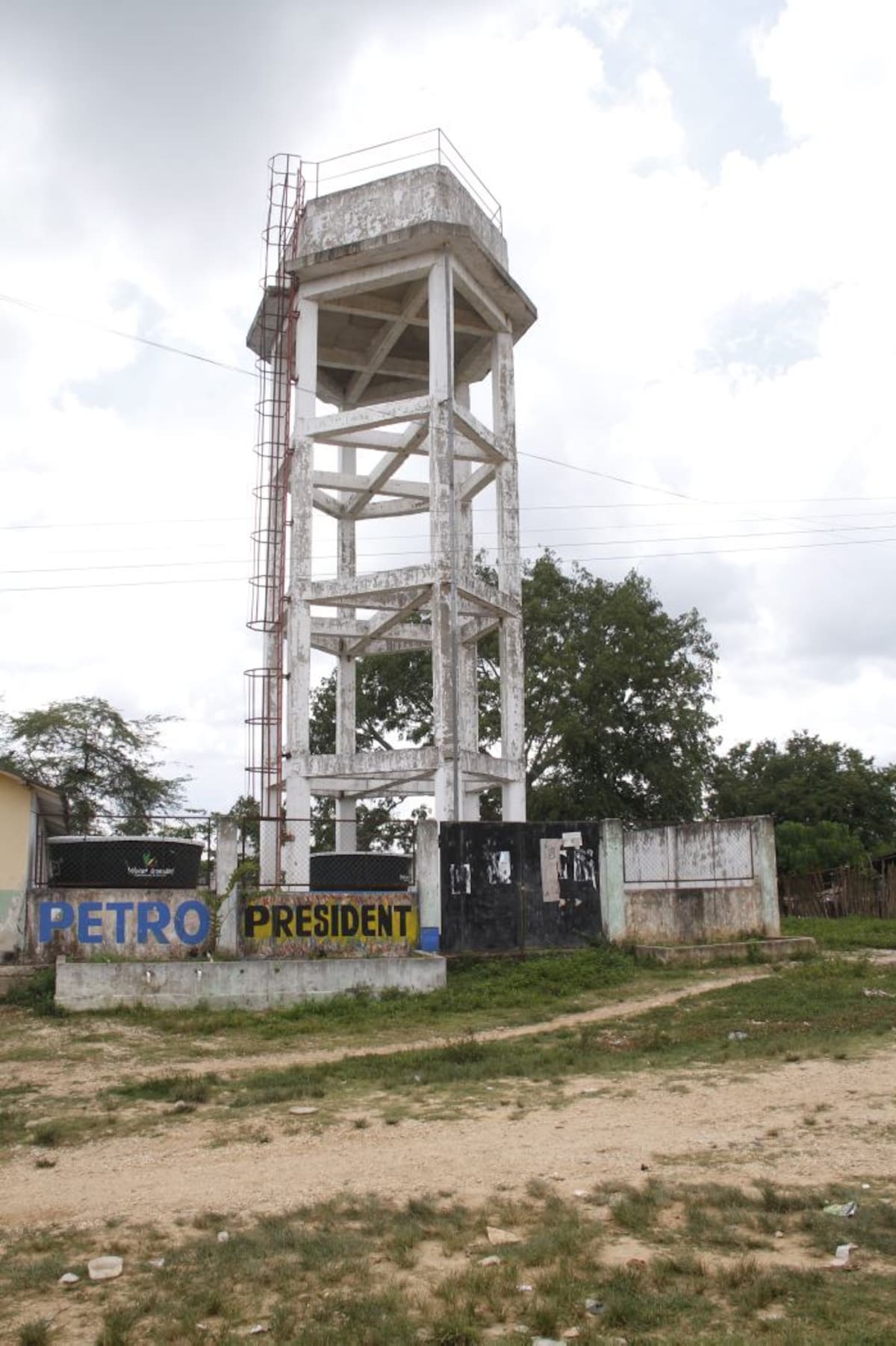 Hace seis años se construyó el tanque elevado, sin embargo, el corregimiento nunca ha contado con el servicio de agua potable. zenia Valdelamar-El Universal
