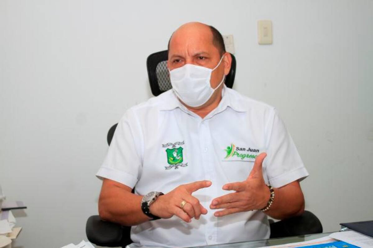 Suspenden a alcalde de San Juan por presunta participación en política