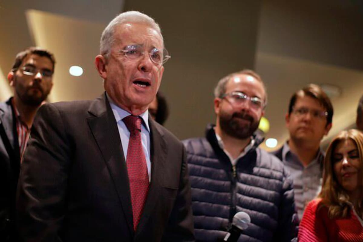 Uribe planteó acuerdo para “reorientar” la reforma tributaria de Petro