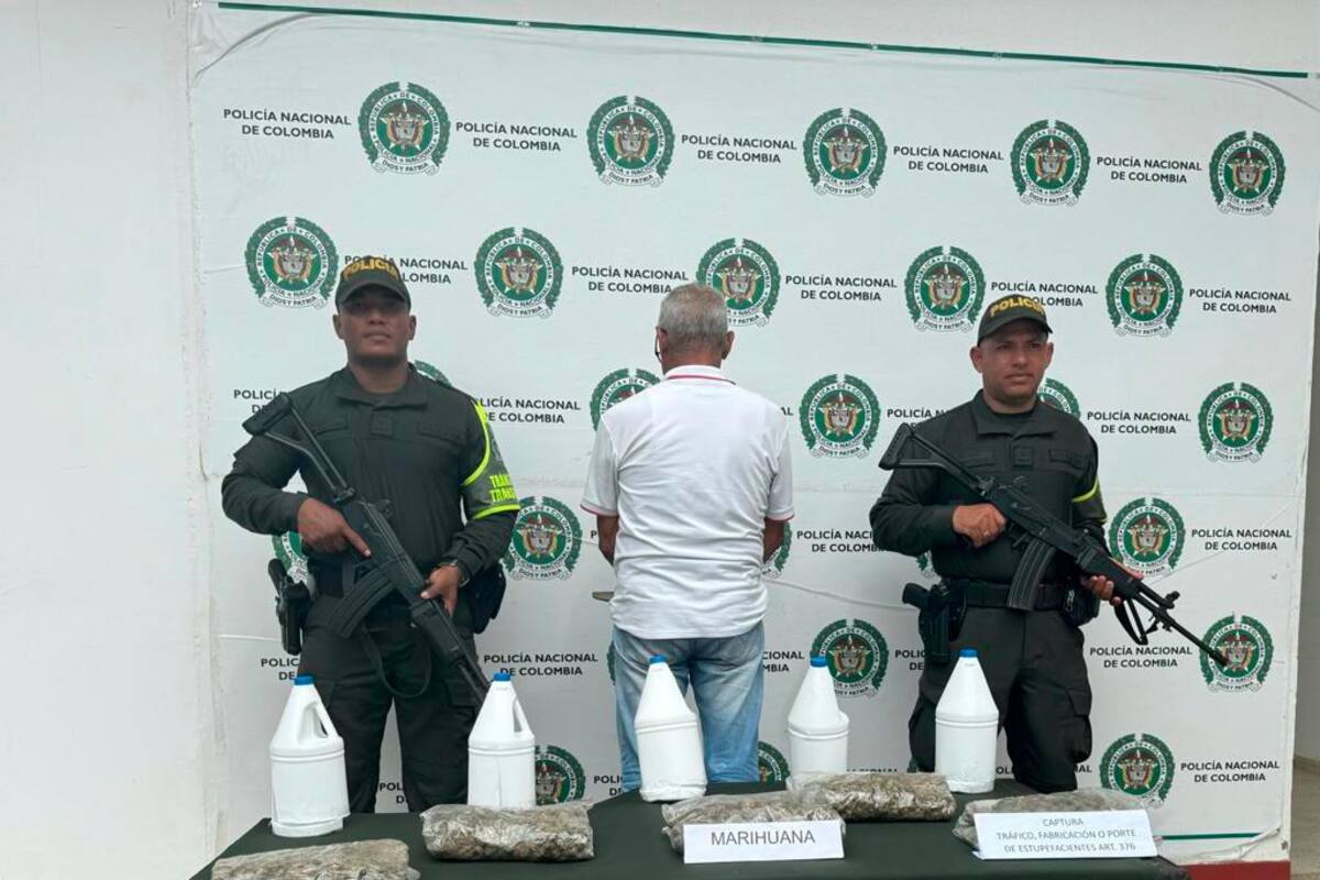 Ayudante de bus llevaba tres kilos de marihuana en tarros de límpido