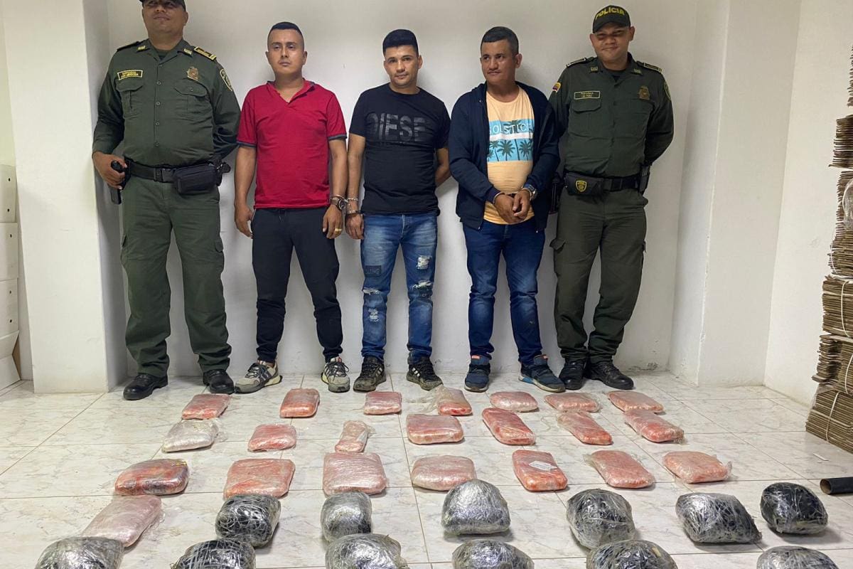 ¡Increíble! Llevaban droga en la camioneta y hasta en la llanta de repuesto