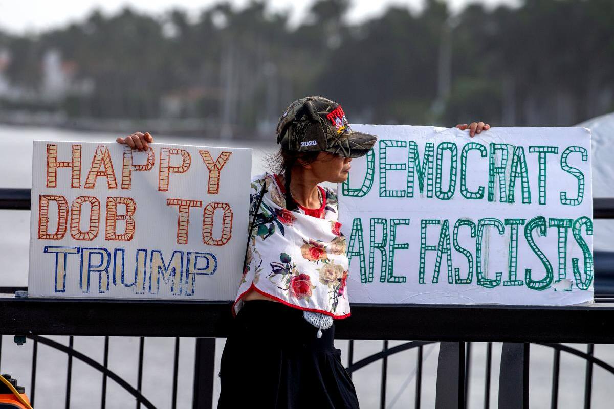 Republicanos tachan de persecución política el registro a casa de Trump