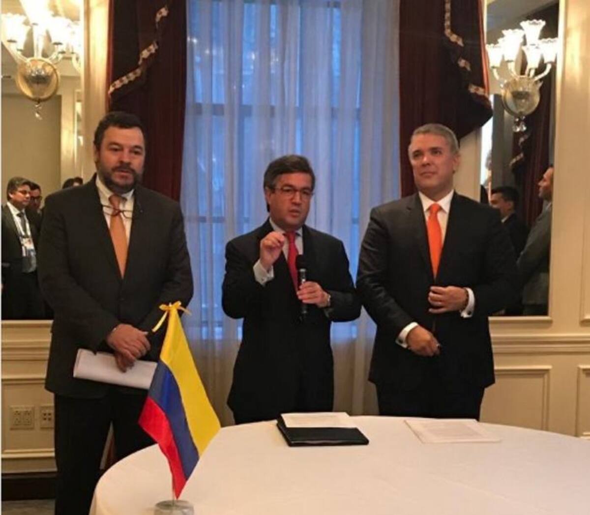 El acuerdo lo firmó Negret ayer en Nueva York con el mandatario colombiano, Iván Duque, y con el presidente del BID, Luis Alberto Moreno. Twitter