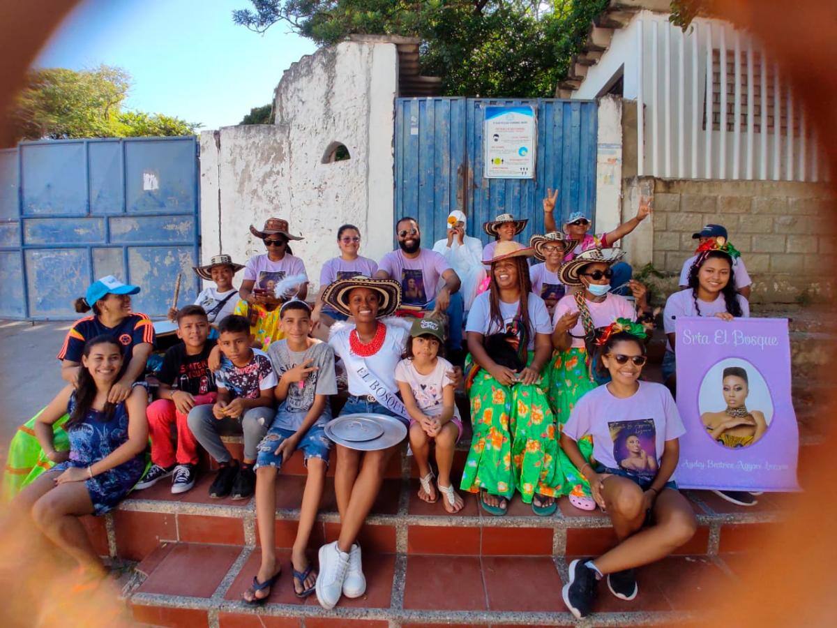 La candidata Ayeley agyare lozano, del barrio El Bosque, salió a las calles con su comitiva celebrando el Ángeles Somos. // Foto: cortesía.