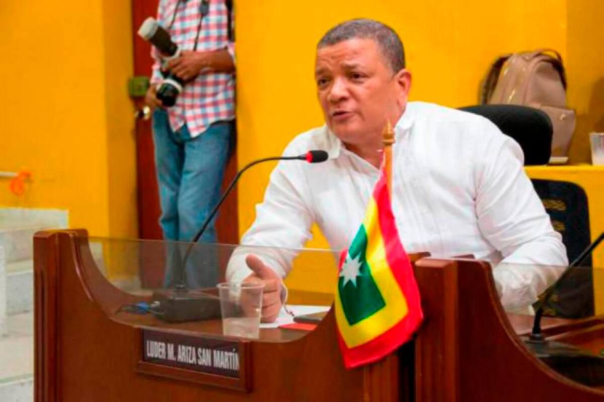 Luder Ariza presidió la sesión en la que se involucró en una discusión con Carlos Barrios.