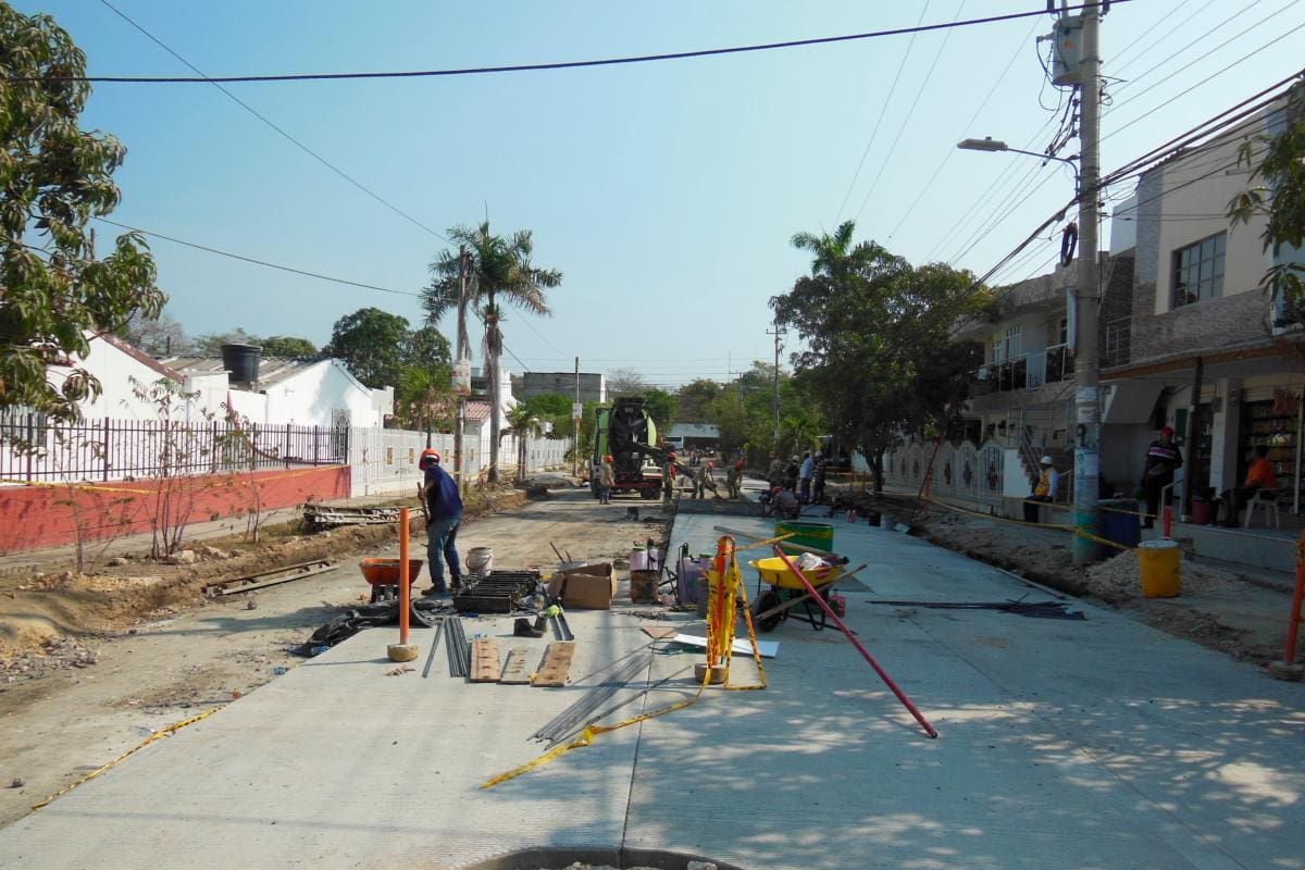 Quejas por pavimentación de la vía principal del barrio El Rodeo