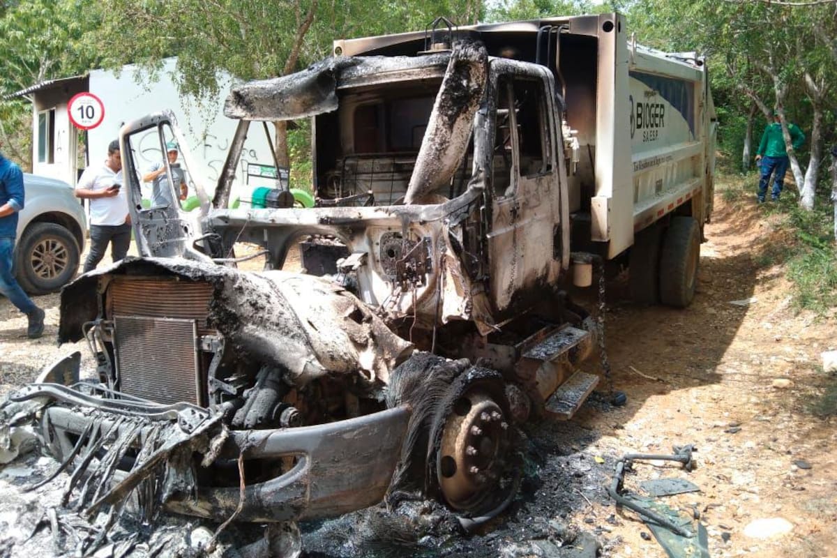 Miembros del clan del Golfo incendiaron camión y oficinas de relleno sanitario