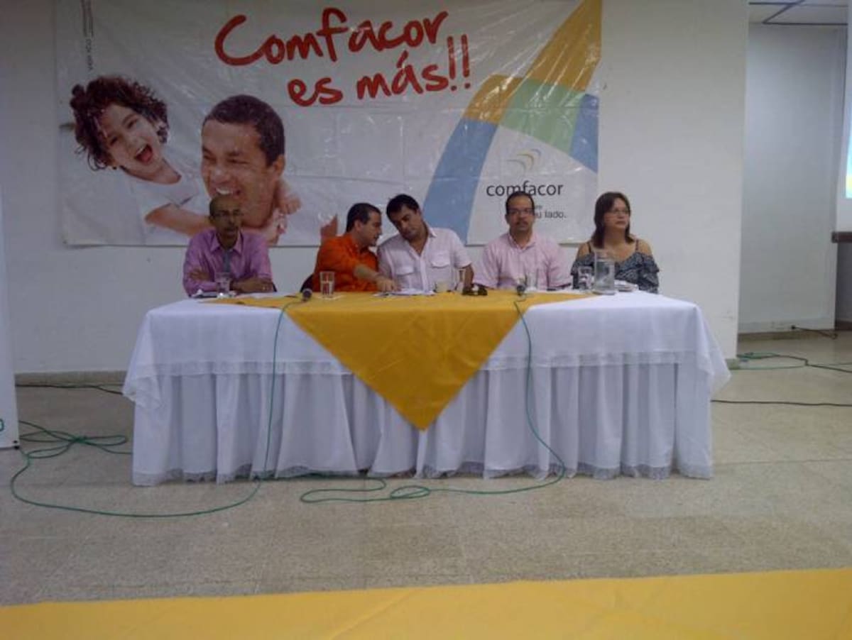 Directivos del ICBF y Comfacor en rueda de prensa.