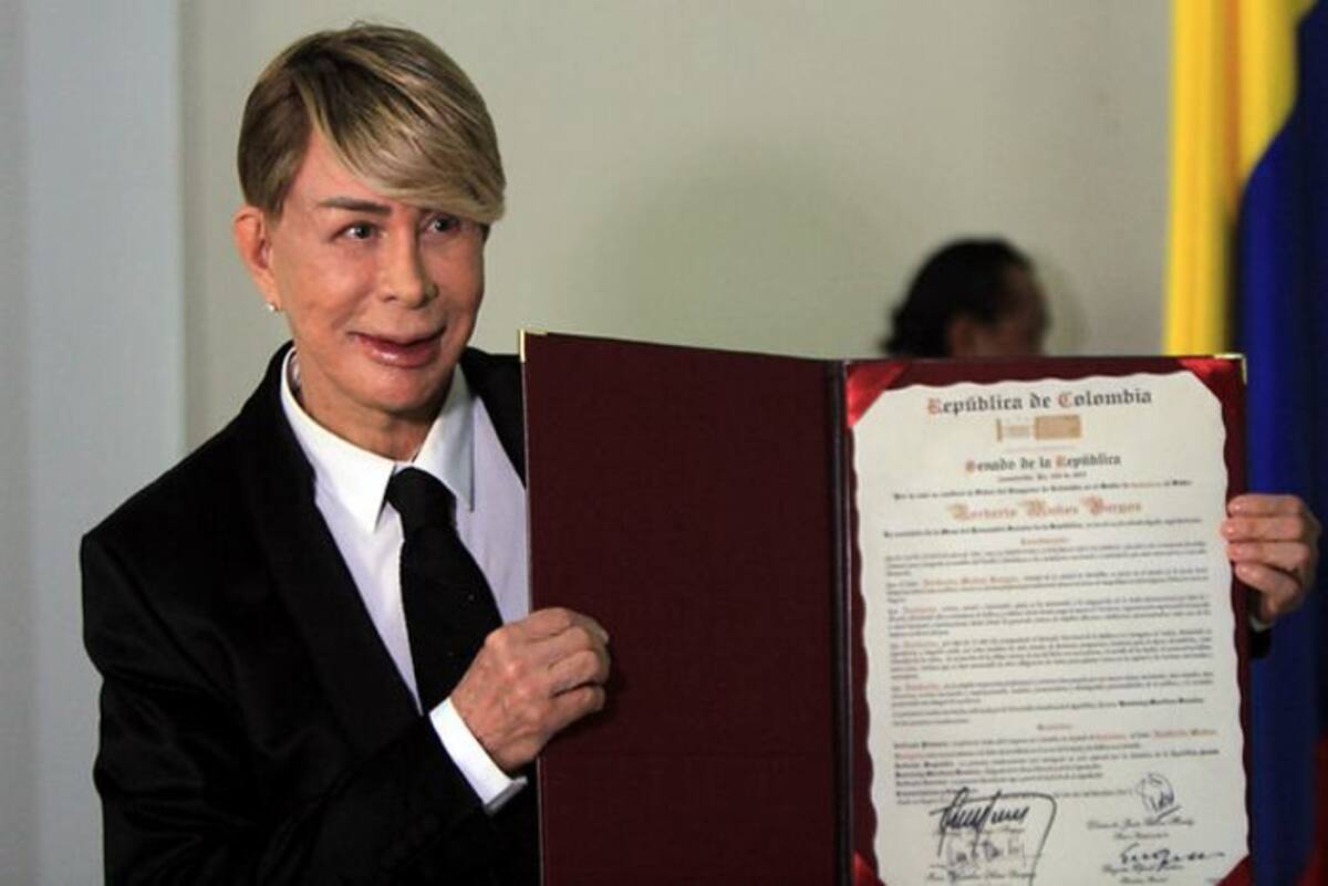 Norberto Muñoz Burgos, fue condecorado con la orden Grado Caballero por trabajar en pro de la belleza colombiana. Colprensa.