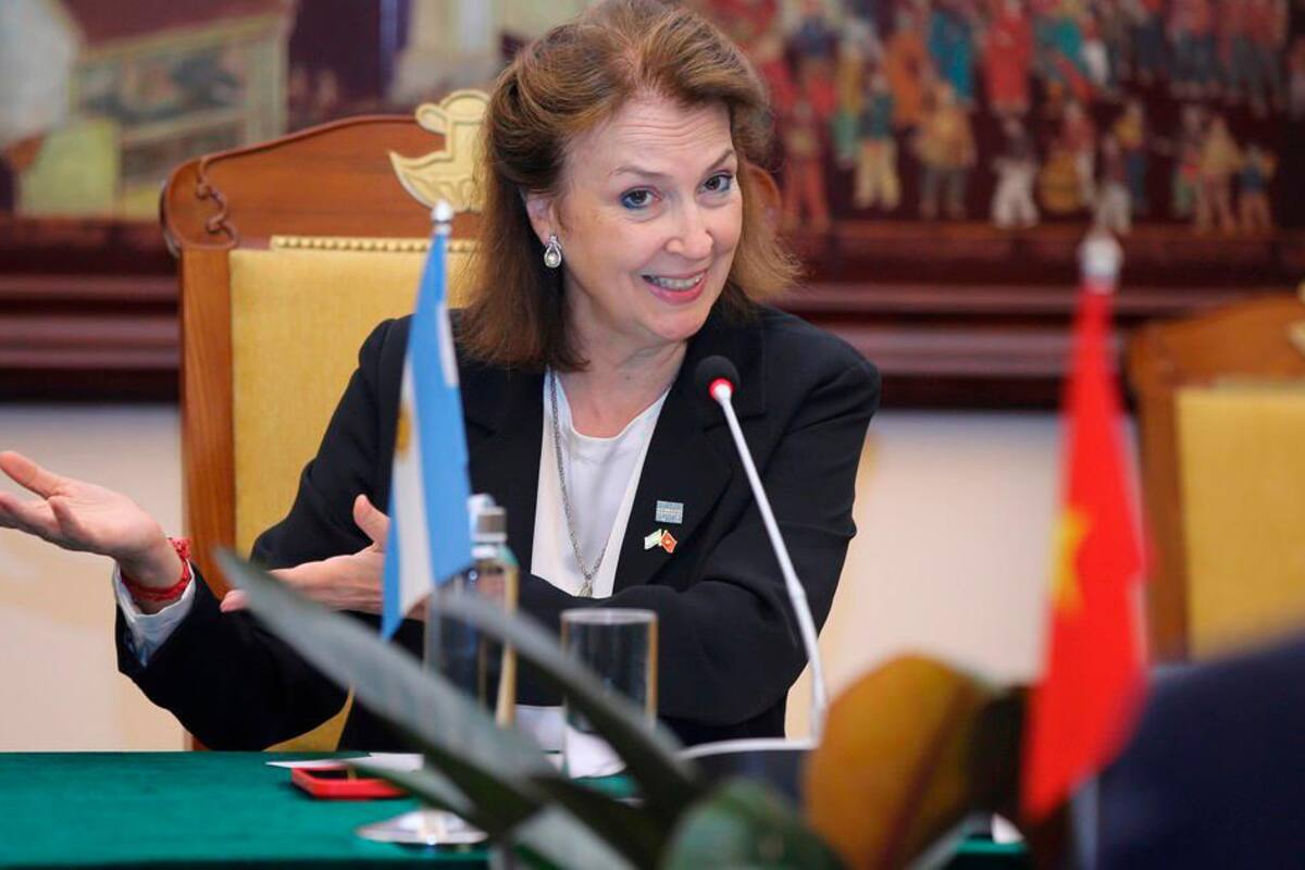 Canciller argentina intenta rebajar tensión diplomática con Colombia y México