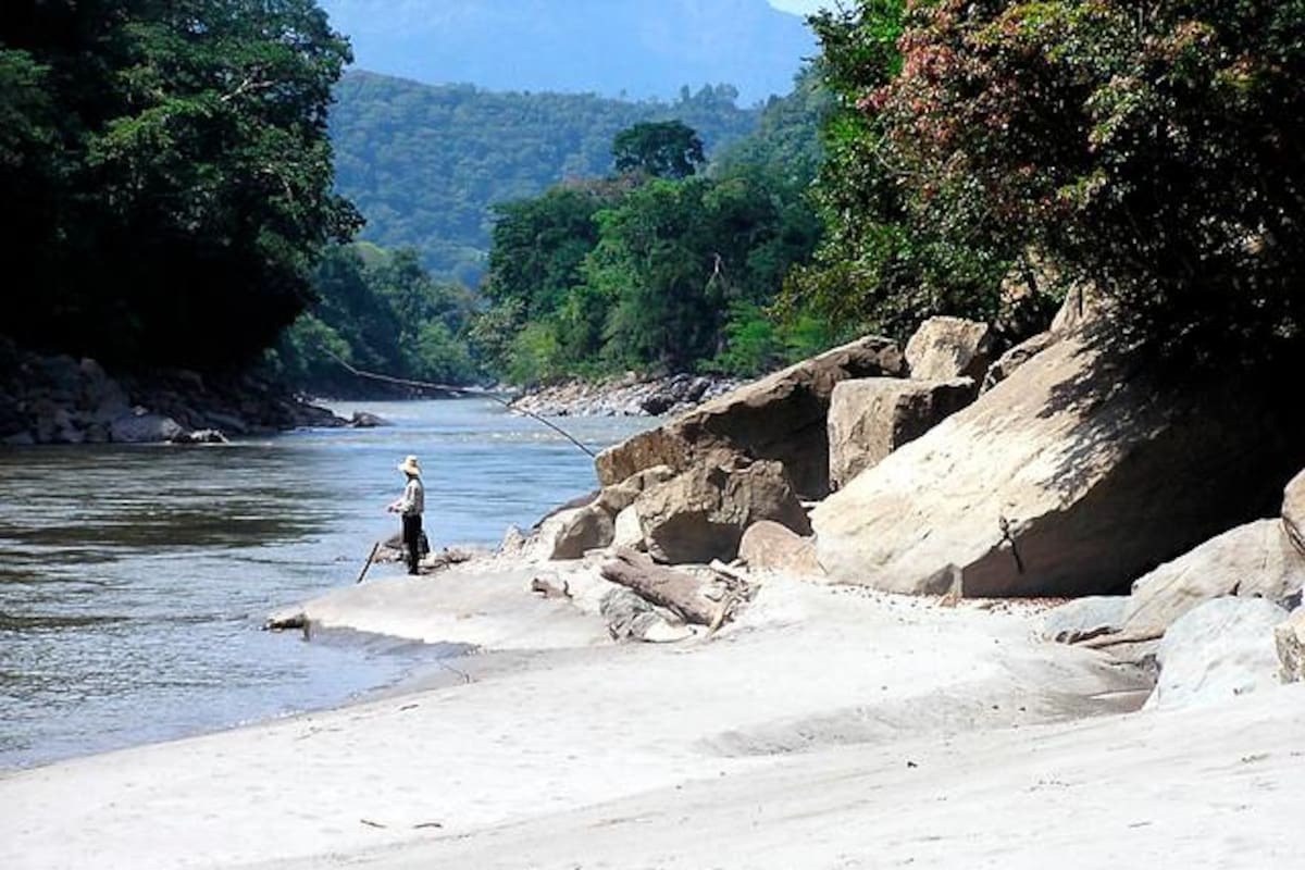 Continúa la búsqueda de menor de 8 años desaparecido en el río Chicamocha