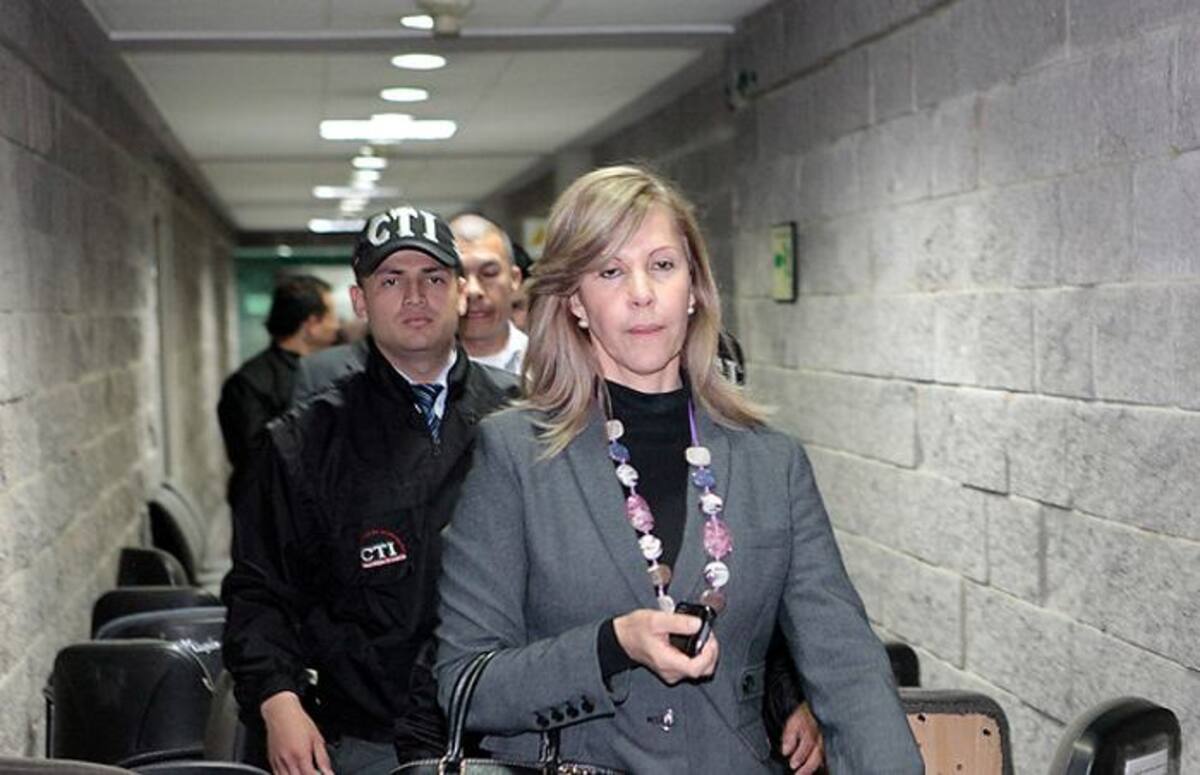 La ex senadora dijo estar cumpliendo una promesa que le había hecho a esa sagrada imagen. Colprensa