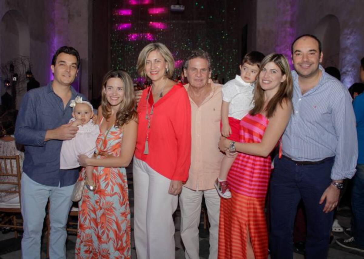 Mathieu Seigle, Sienne Seigle, Estefanía Millán, Carmen Otero de Millán, Antonio Millán, Salomón Serpa, Natalie Millán y Horario José Serpa. NAYIB GAVIRIA - EL UNIVERSAL