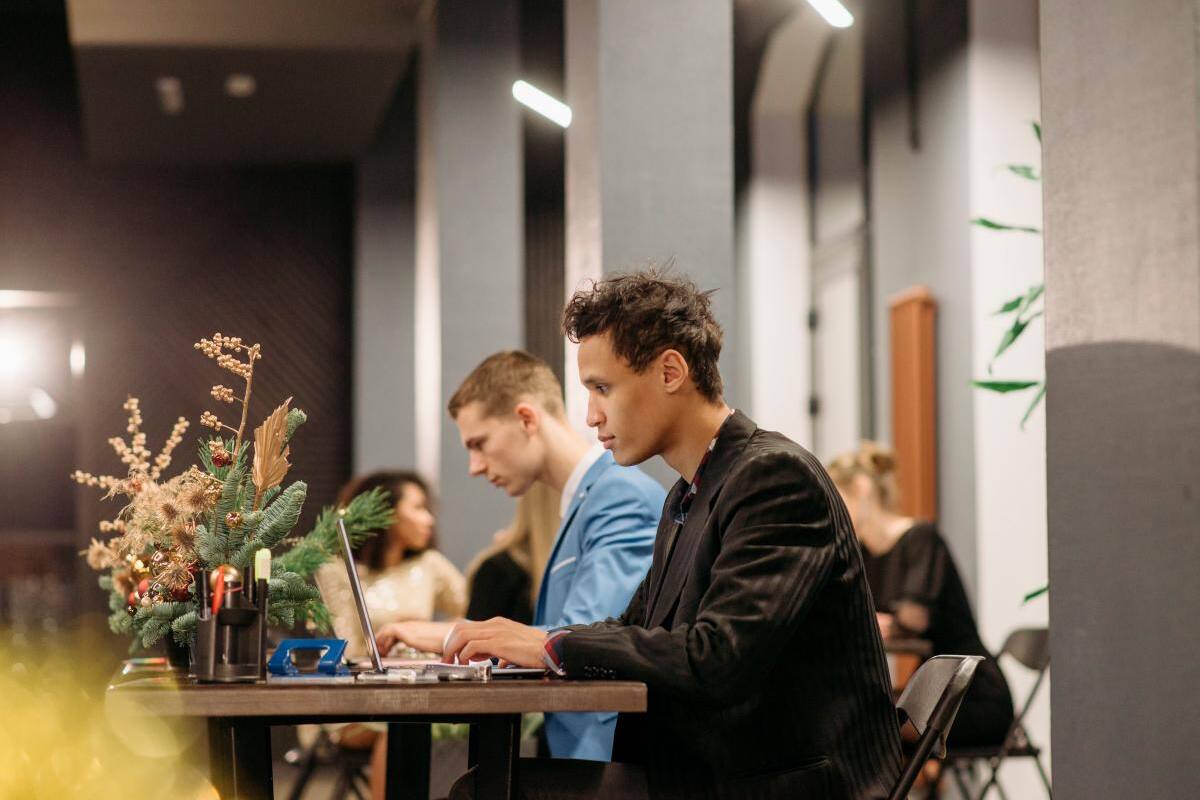 ¡Pilas! Icetex lanzó 130 becas para estudiar virtual en universidad de España