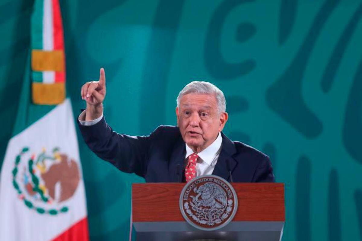 AMLO promete reparación de daños por incendio en gasoducto