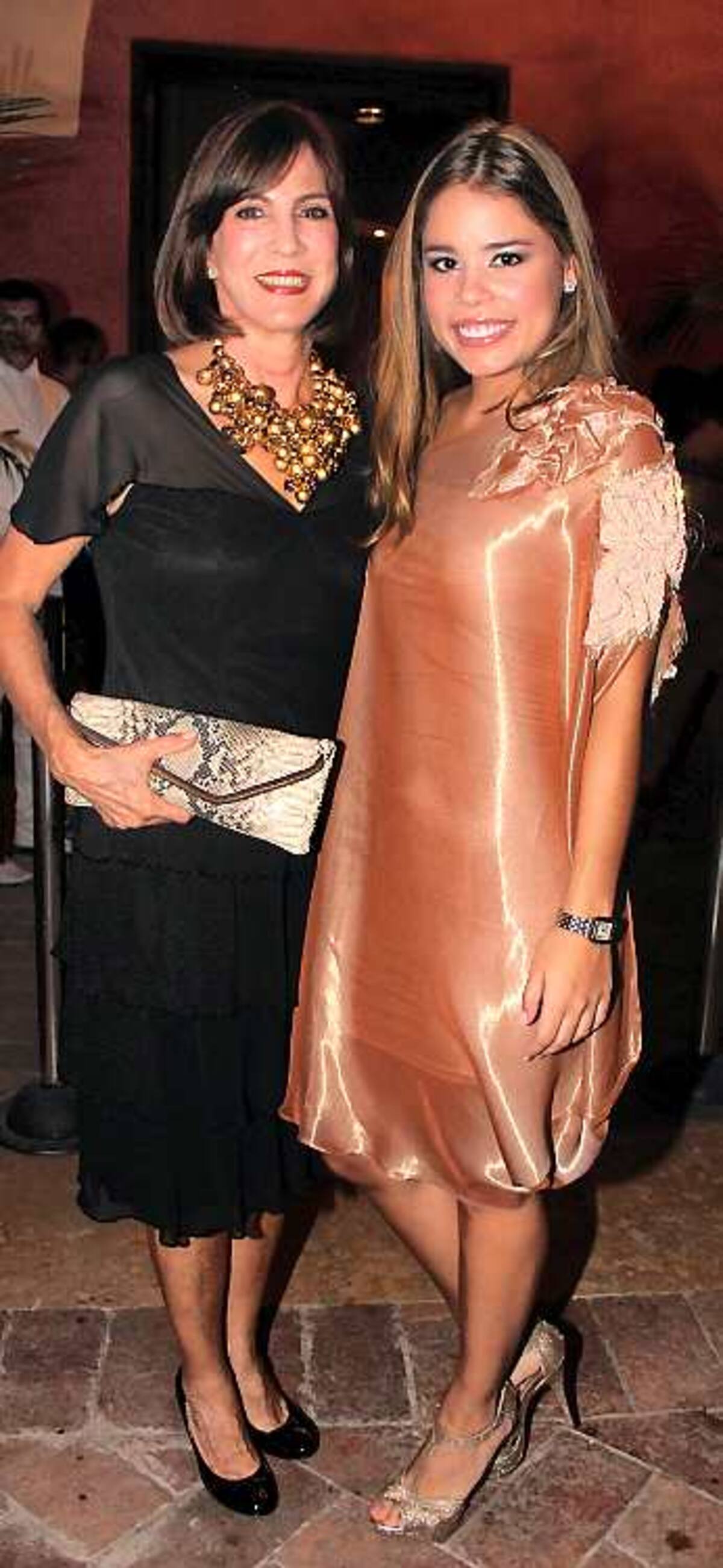 Maritza Gómez de Carbonell y Marianna Schegel.