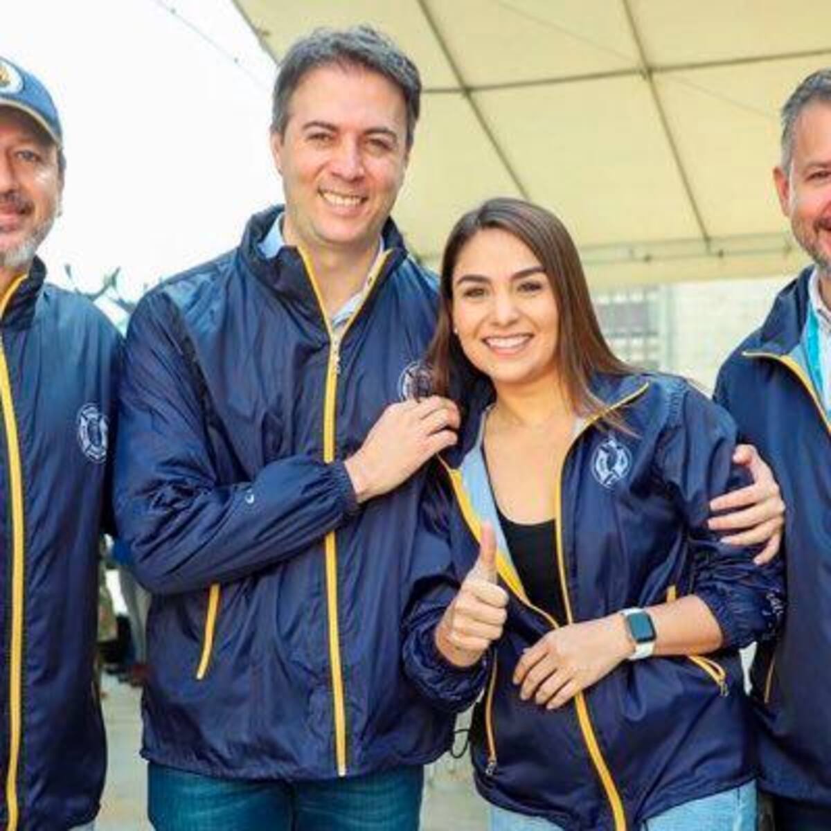 Laura Duarte, directora del DAGRD de Medellín y expareja de José Osorio, junto al alcalde Daniel Quintero.