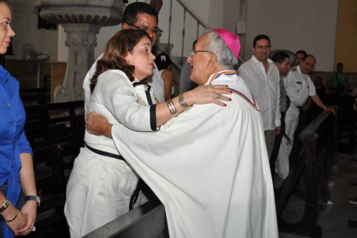 Nereida Humanez de Terán con monseñor Jorge Enrique Jiménez. Cortesía