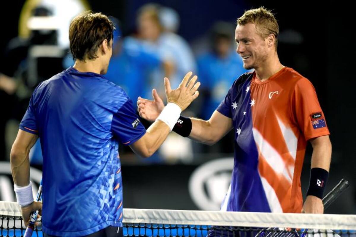 Lleyton Hewitt saluda a Ferrer. AP Andrew Brownbill