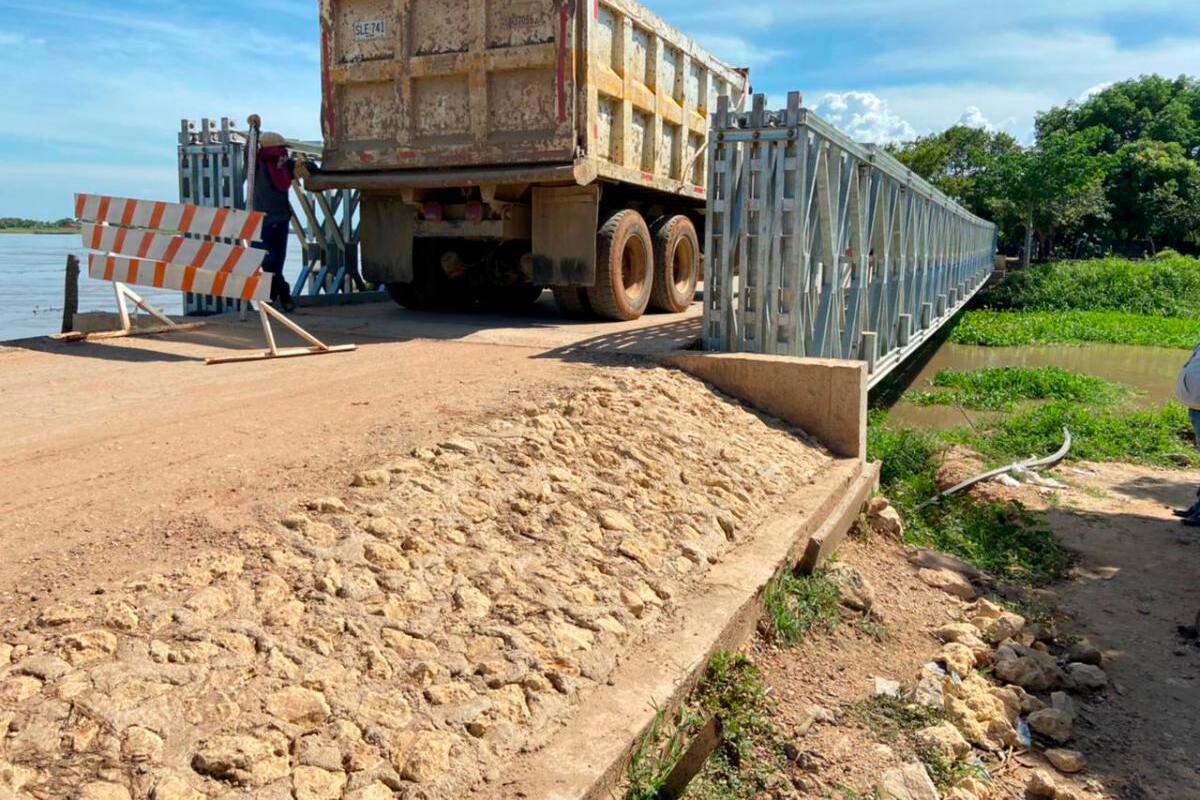 Realizan prueba de carga a puente de Magangué