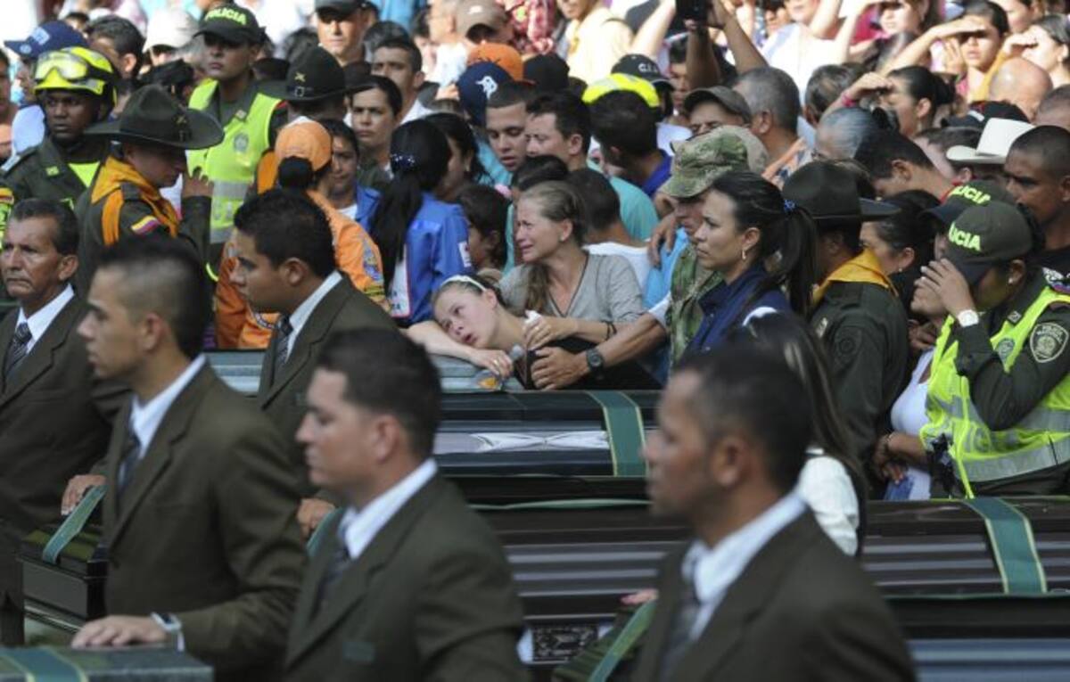Sepelio colectivo en Salgar. AP y AFP