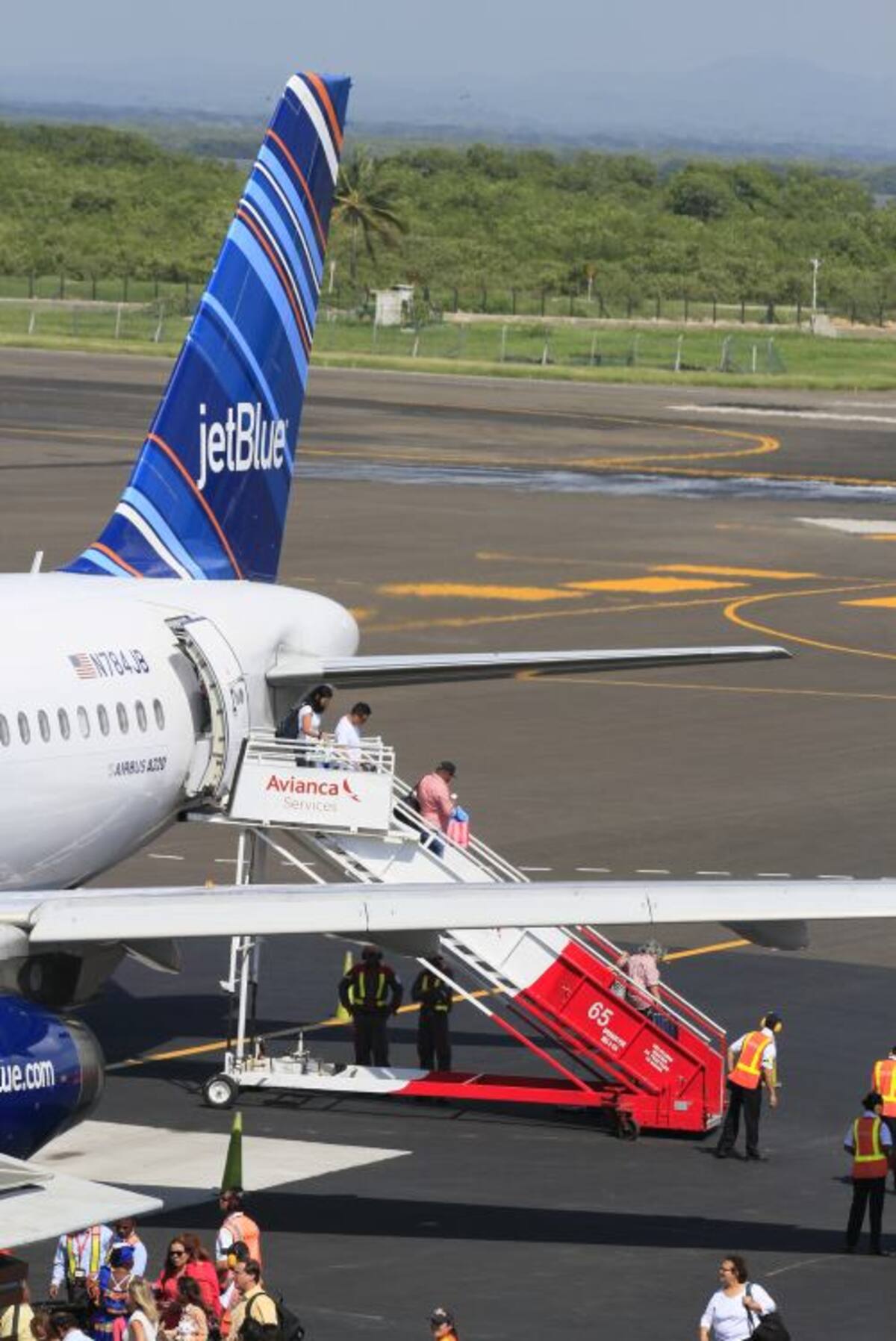 En el vuelo inaugural llegaron a Cartagena 147 pasajeros. ZENIA VALDELAMAR - EL UNIVERSAL