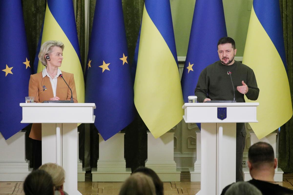 Volodímir Zelenski pidió duras sanciones contra Rusia en junta con la CE