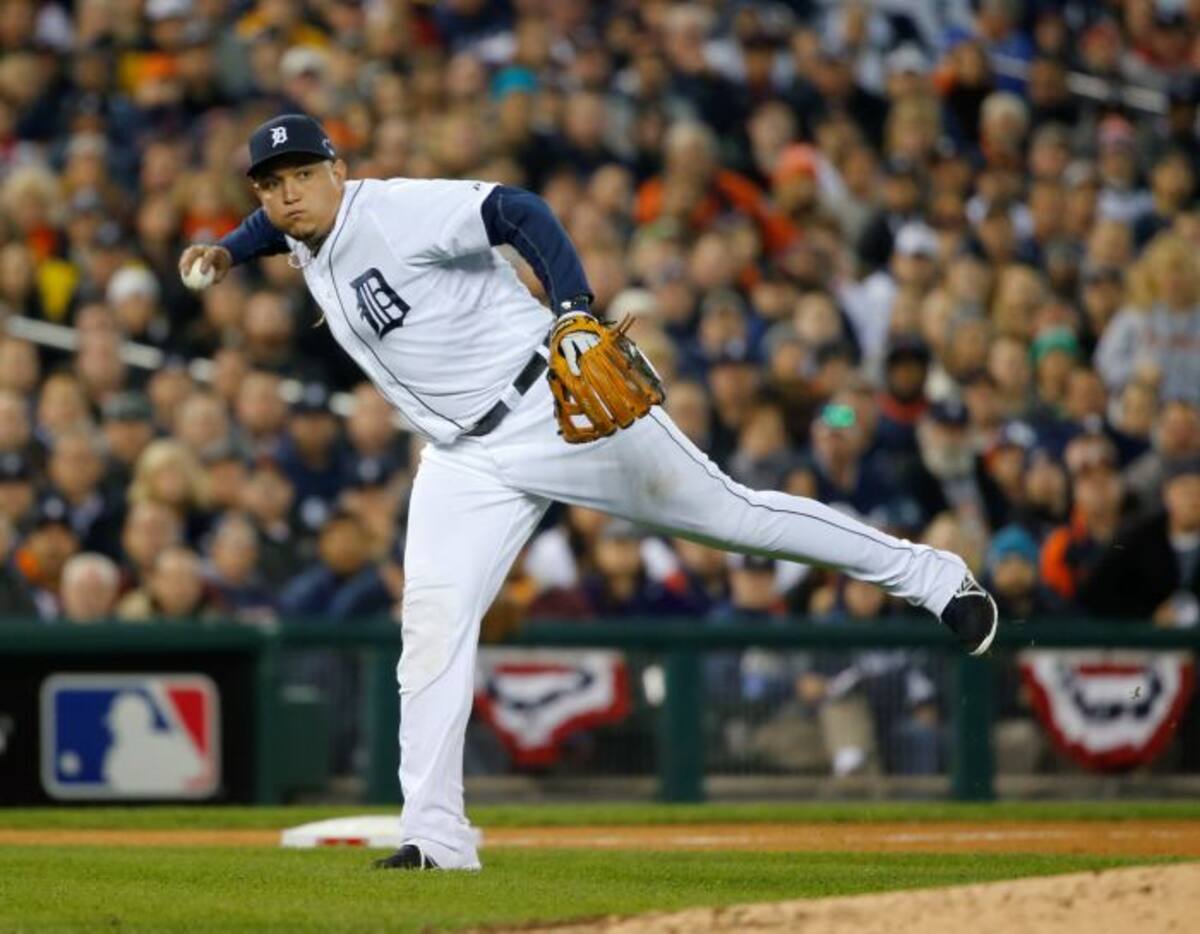 Miguel Cabrera no ha despertado con el madero en los Tigres. AFP