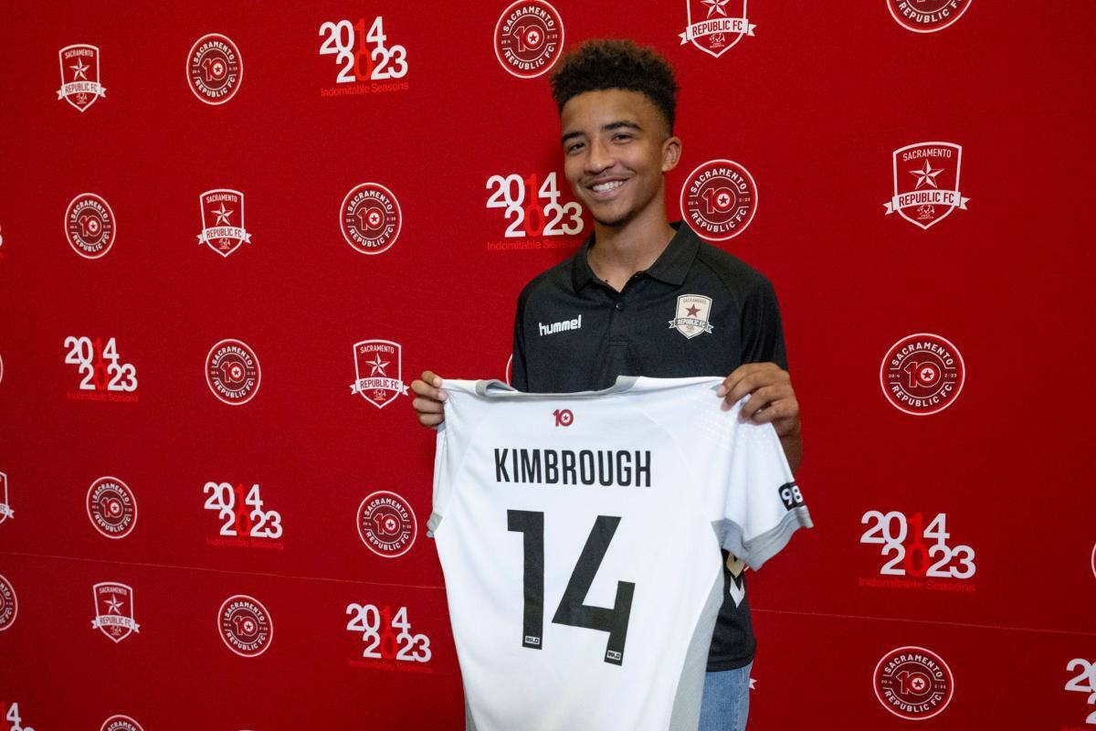 ¡Sorprendente! Da’vian Kimbrough, de 13 años, el futbolista profesional más joven