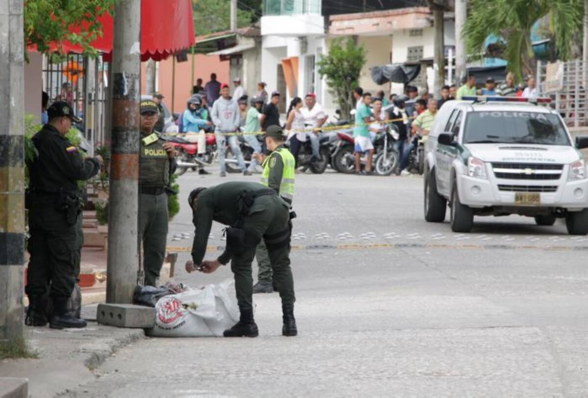 El hallazgo de la granada de fragmentación en la terraza de una casa del barrio Sevilla, tiene atemorizados a los habitantes de esa comunidad. Manuel Santiago Pérez.