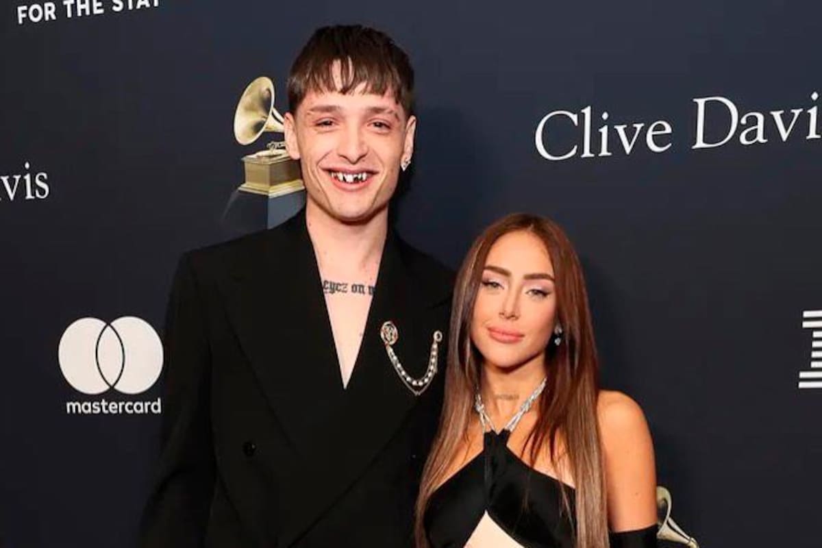 Peso Pluma se llevó toda la atención en los Grammy por su dentadura