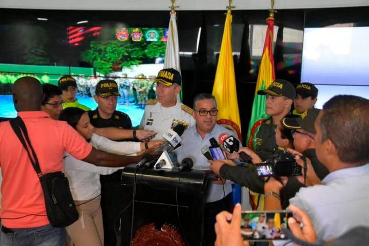 En la rueda de prensa, el alcalde Pedrito Pereira instó a las autoridades a desplegar más acciones que permitan la captura de otros delincuentes.//Cortesía.