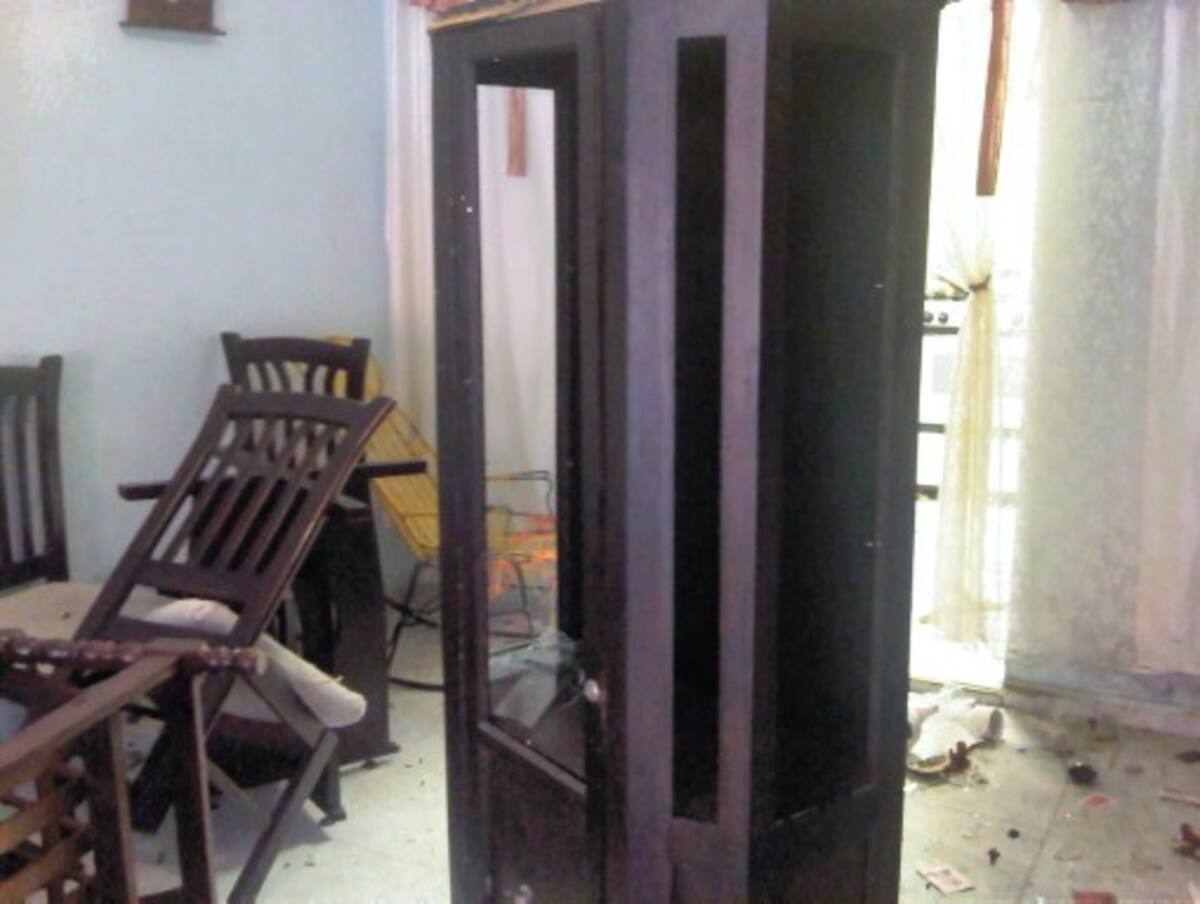 Estantes y muebles también sufrieron destrozos. FOTO CORTESIA