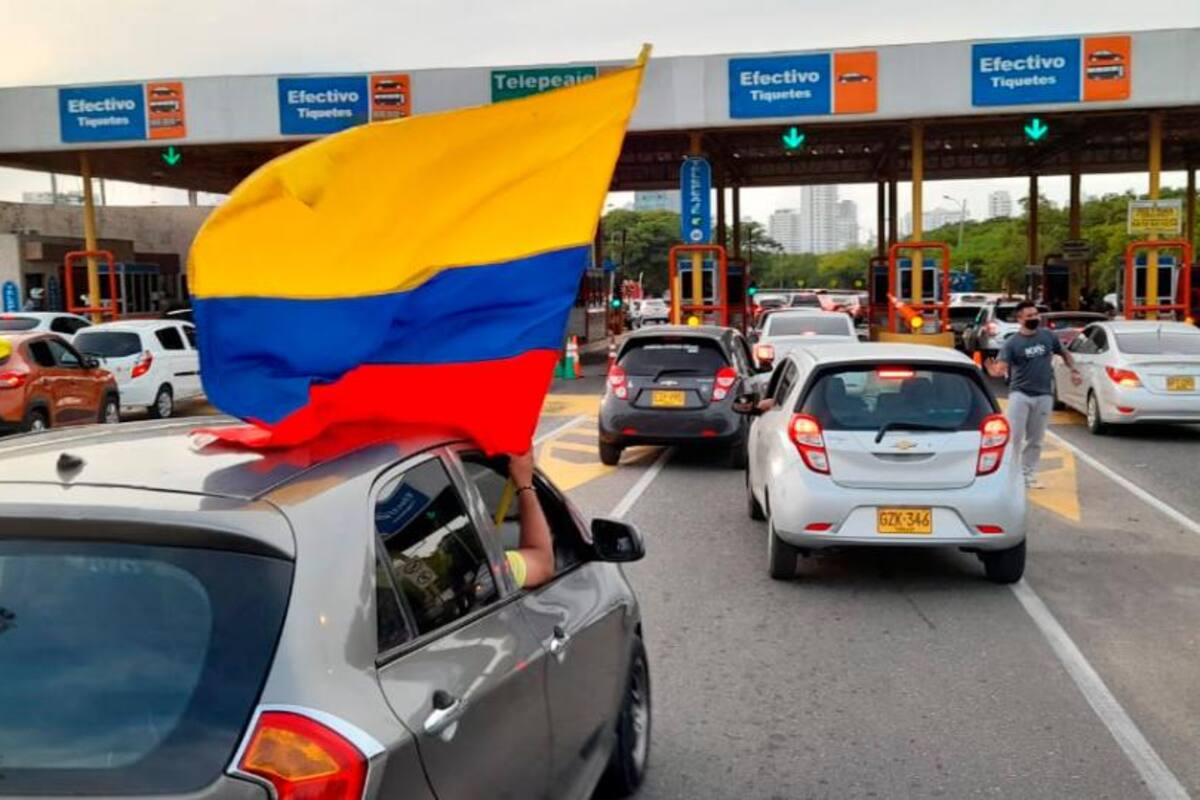 Cartageneros siguen protestando por cobro de peajes