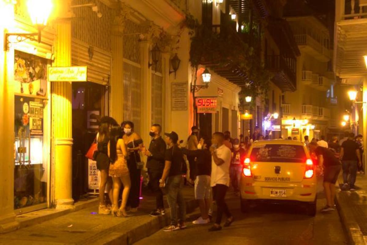 Rumbas y aglomeraciones: La vida nocturna del Centro Histórico