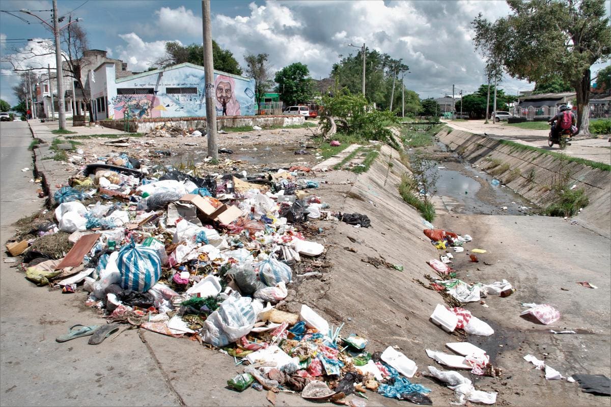 Al canal de Chiquinquirá se lo traga la maleza