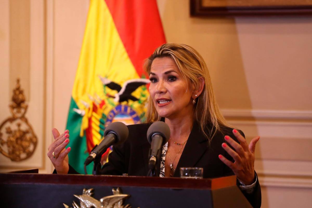 La expresidenta interina de Bolivia es trasladada a la Fiscalía de La Paz
