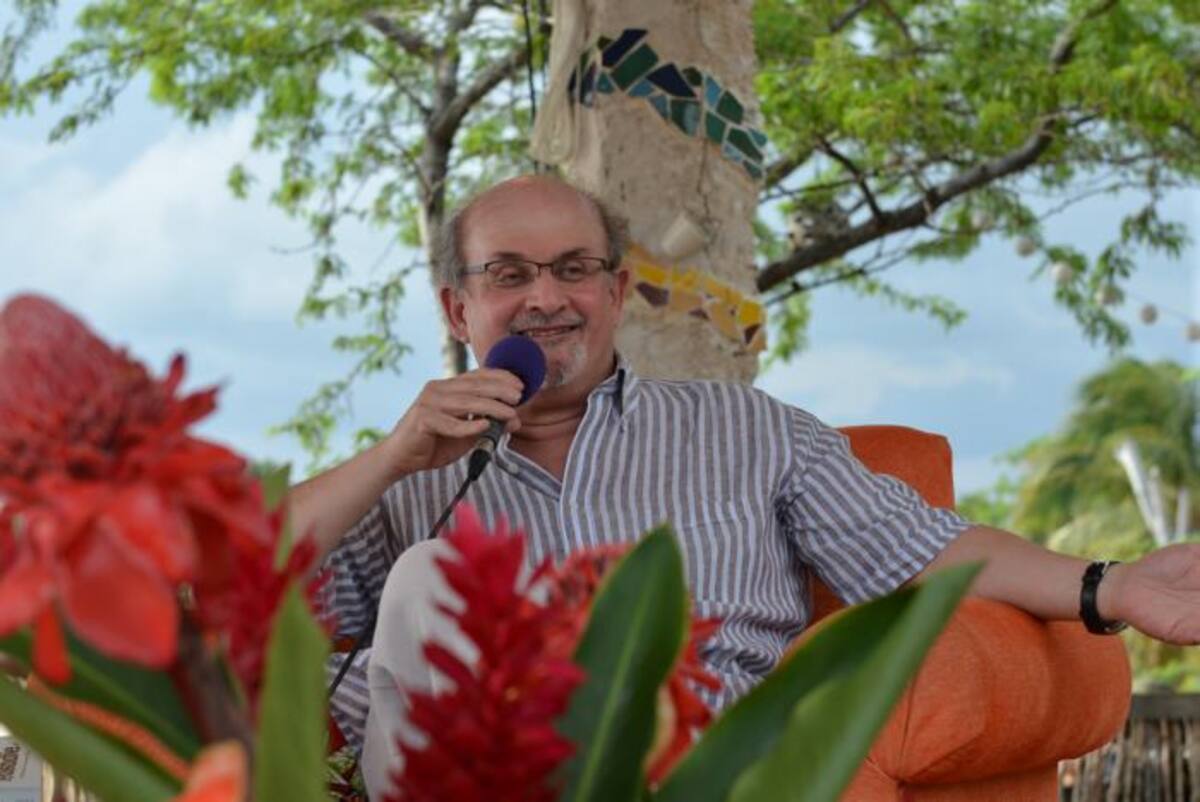 Salman Rusdhie en Jamaica disfrutando del festival literario. Dave MacFadden-AP