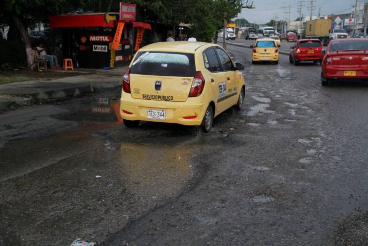 En el empalme de la vía asfaltada es donde se presenta mayor deterioro. Óscar Diaz Acosta - El Universal